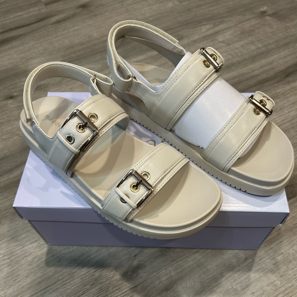 New In Box- Women’s Size 9 Madden Girl Women’s Sprintt Flat Sandal Cream